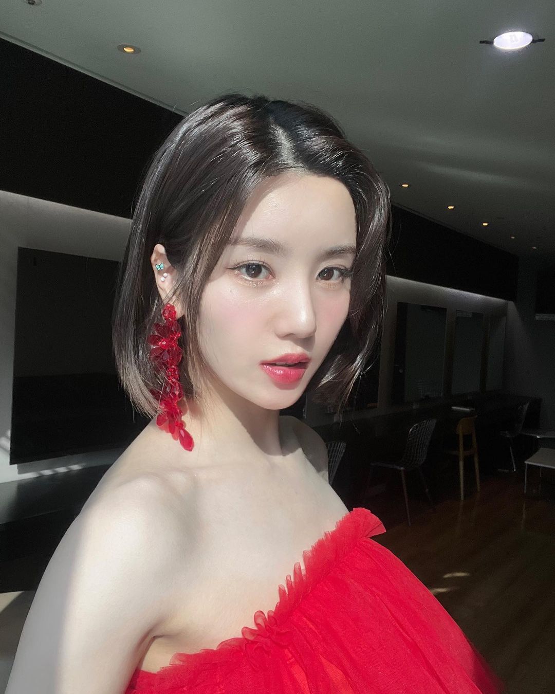  권은비 레드 드레스 인스타그램