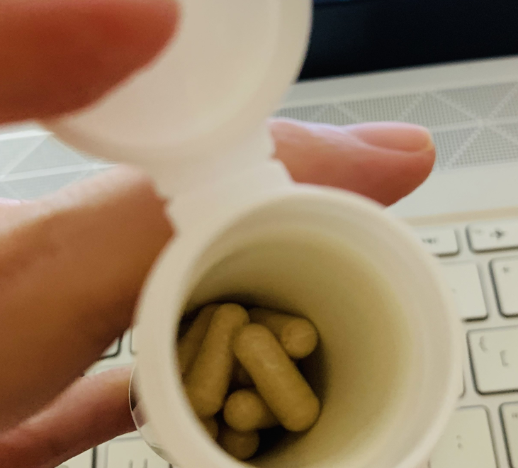 약장에 있는 락토바실러스 알약 사진