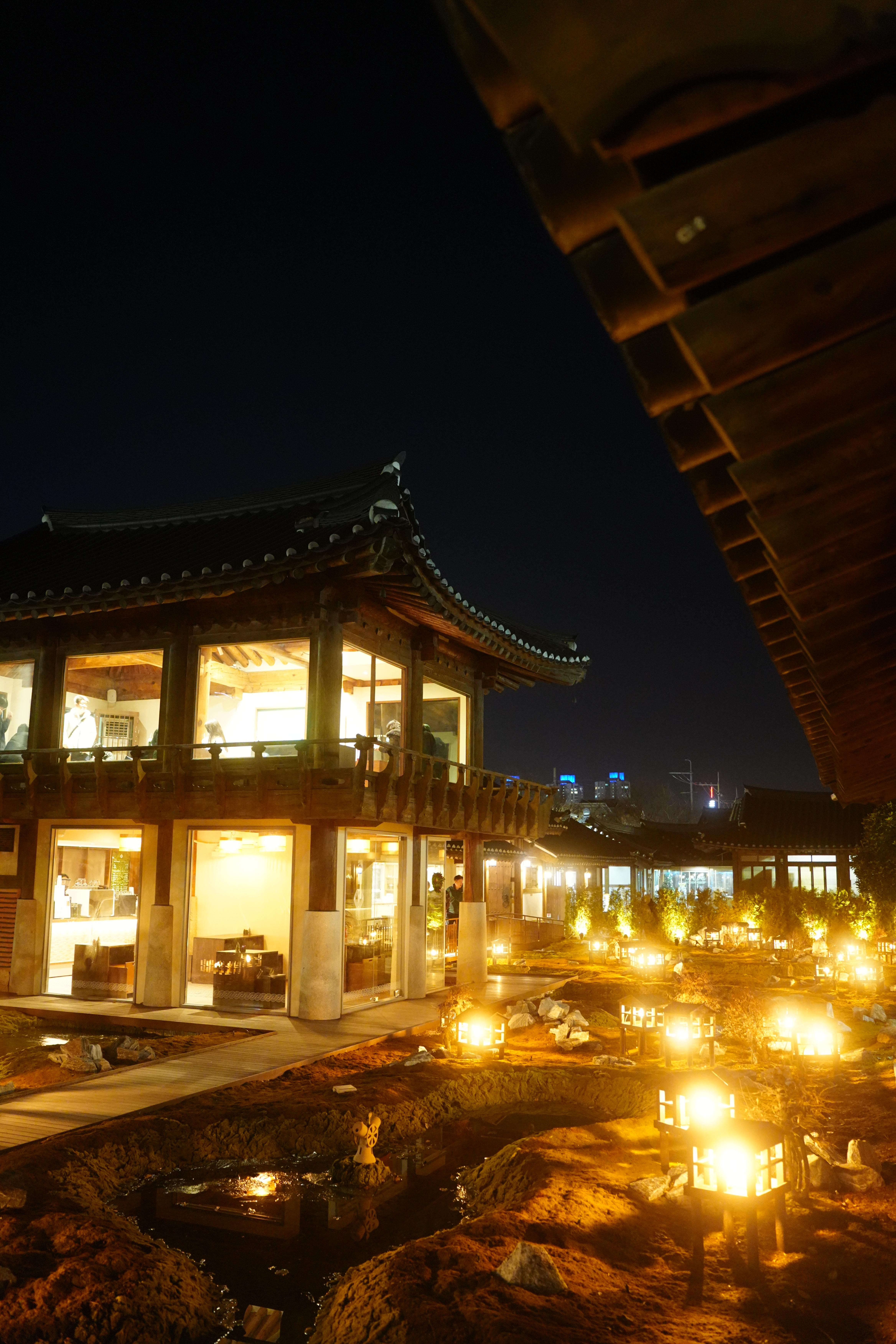 카페-명월-저녁-정원