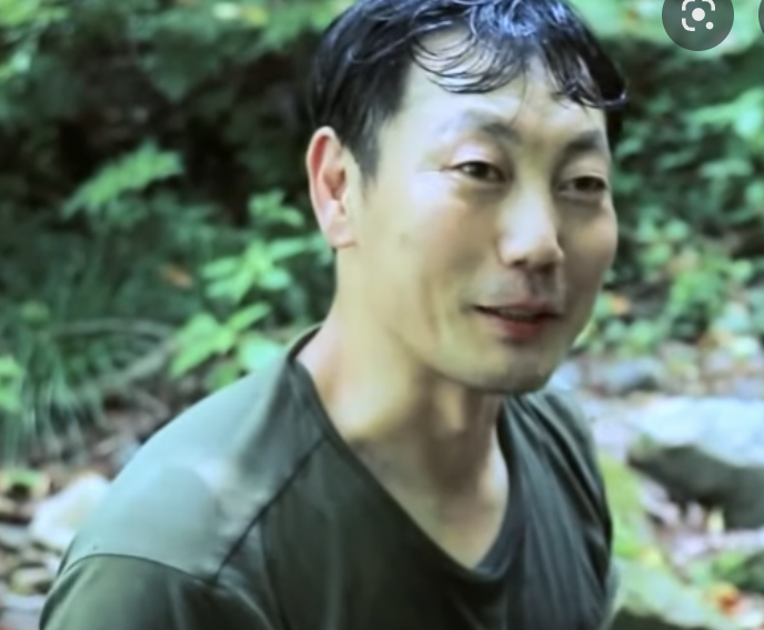 "이혼당하고 집 없어서 길바닥에서 지내요..." 여기저기 찝쩍거리고 다니다가 10억 빚지고 떠돌이 생활 하고 있는 송종국 충격 근황