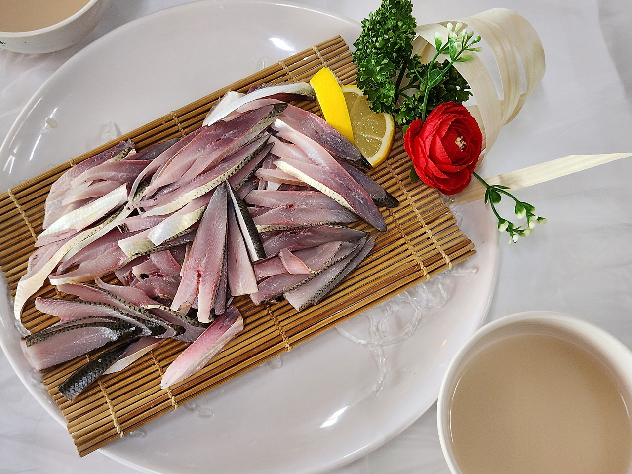 대명항 가을 전어구이 맛집, 청기와횟집 전어회, 전어무침