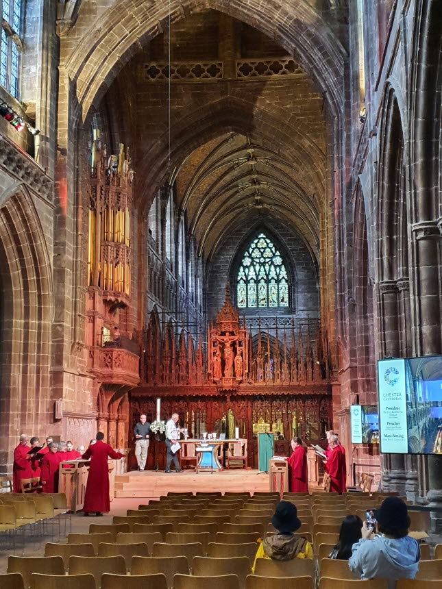 Inside-Chester-Cathedral