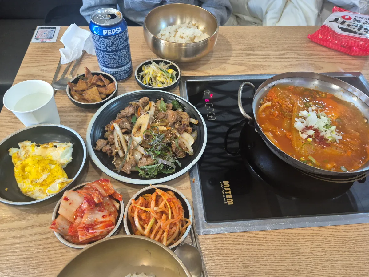 봉할머니-김치찌개-불백-전문점-불고기백반-김치찌개