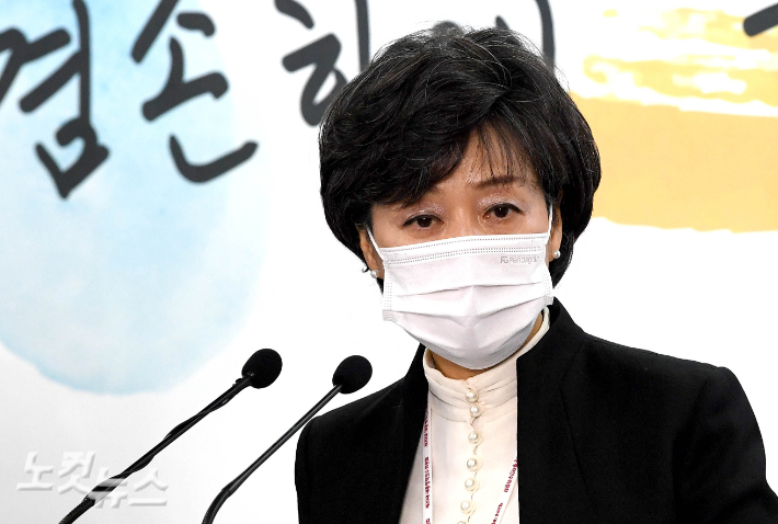  권성동 "공직자만 대통령 수행하란 법 있나..文은 수시로 BTS 동원"