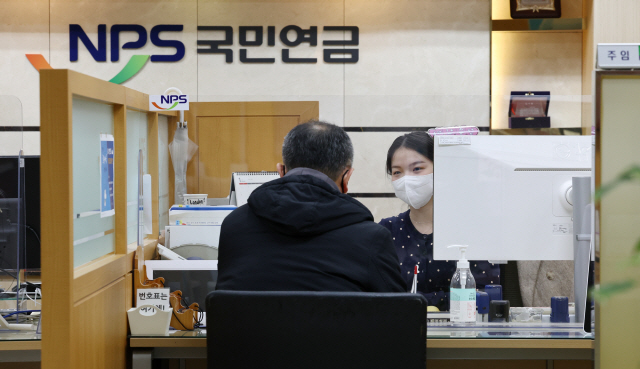  [속보] 국민연금 소진시계 2년 빨라졌다…이대로면 2055년 바닥