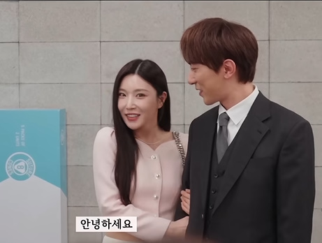 누군지 못 알아본 사람 꽤 있다는 긴머리하고 SNL 나온 단발좌.jpg | 인스티즈