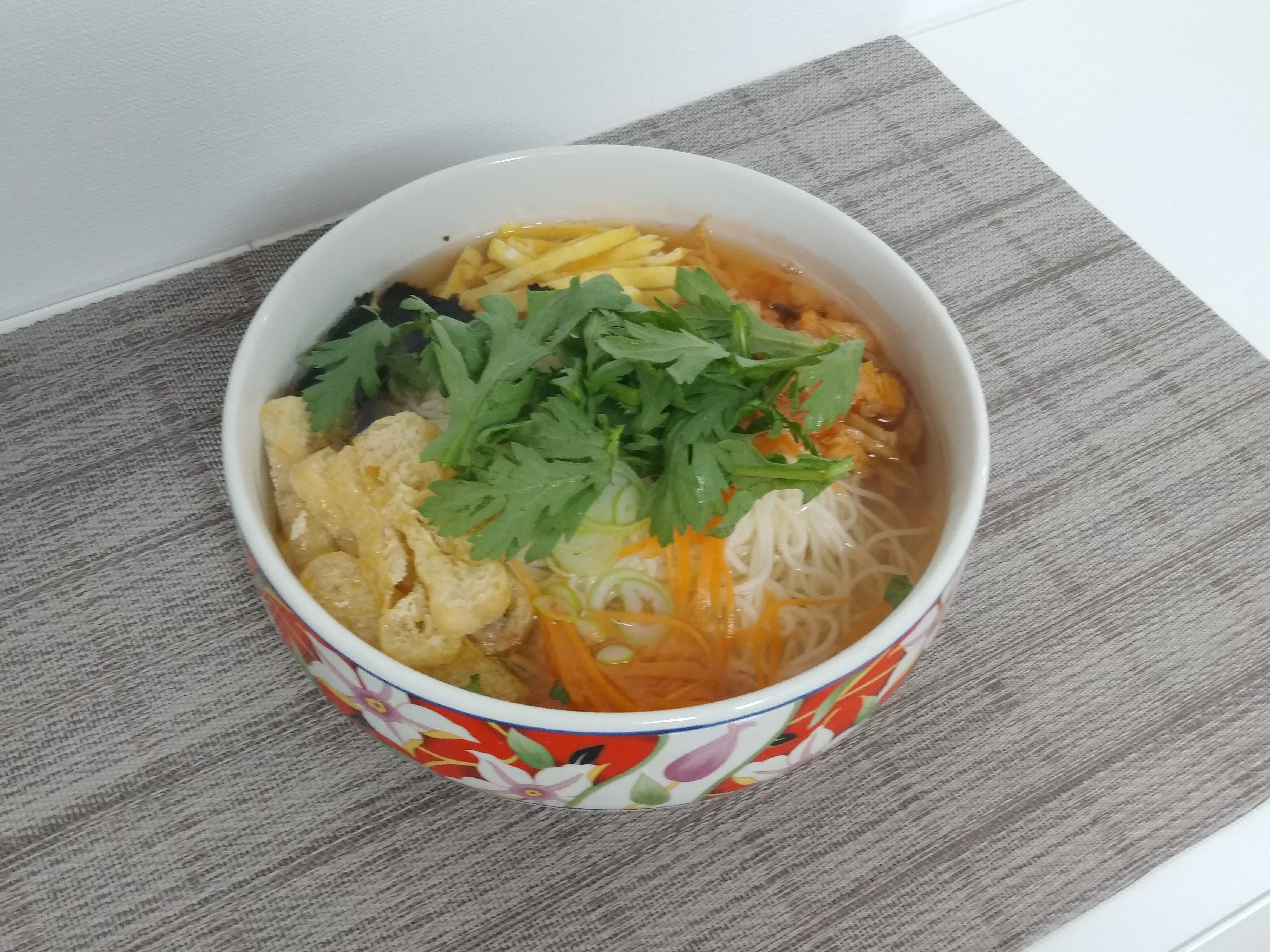  바람 부는 날엔   따뜻한 잔치국수 한그릇 후딱~~