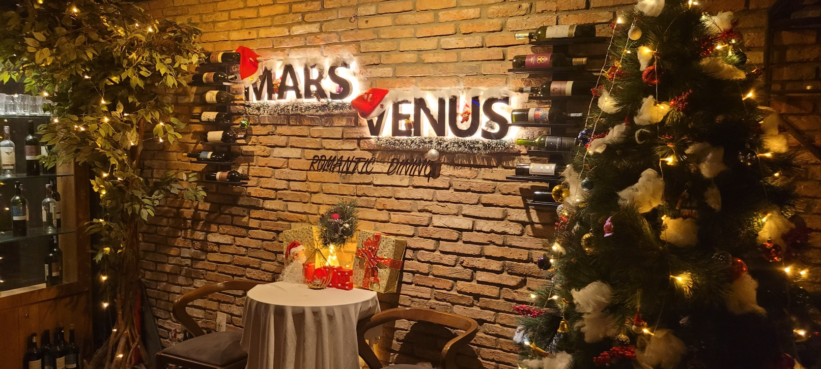 Mars & Venus 입구 분위기