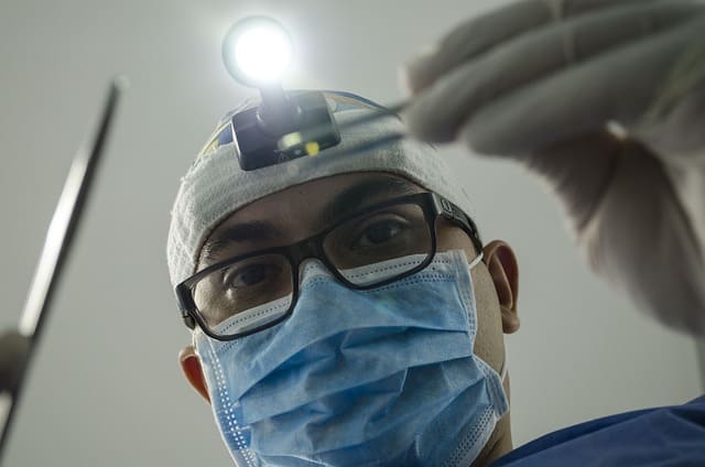 눈밑지방 제거수술 비용과 눈밑지방 재배치 레이저 비용