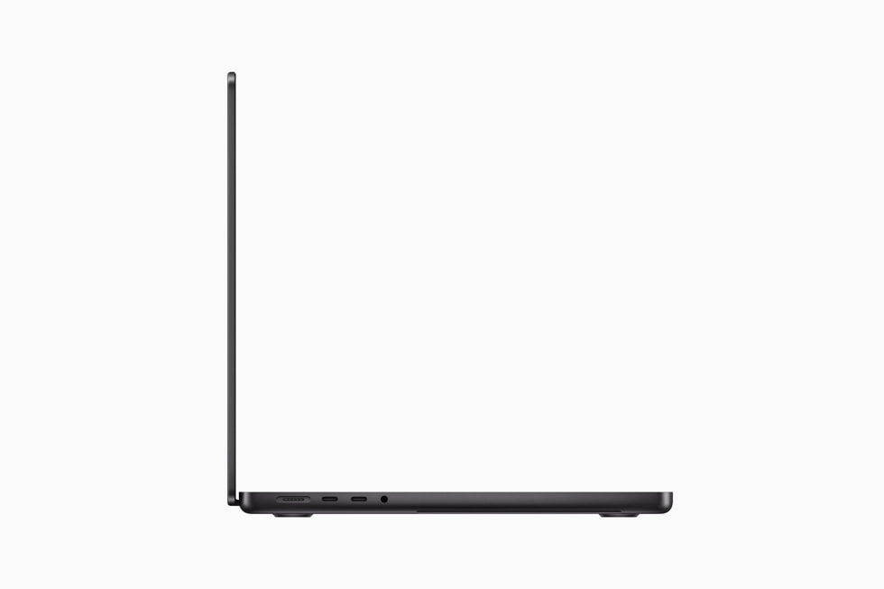 M3 Pro 또는 M3 Max를 탑재한 MacBook Pro는 세련된 신규 색상인 스페이스 블랙으로 출시된다.