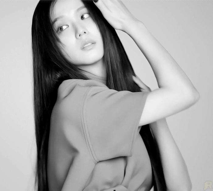  보그 코리아 4월호 블랙핑크 지수 인터뷰 움짤.gif