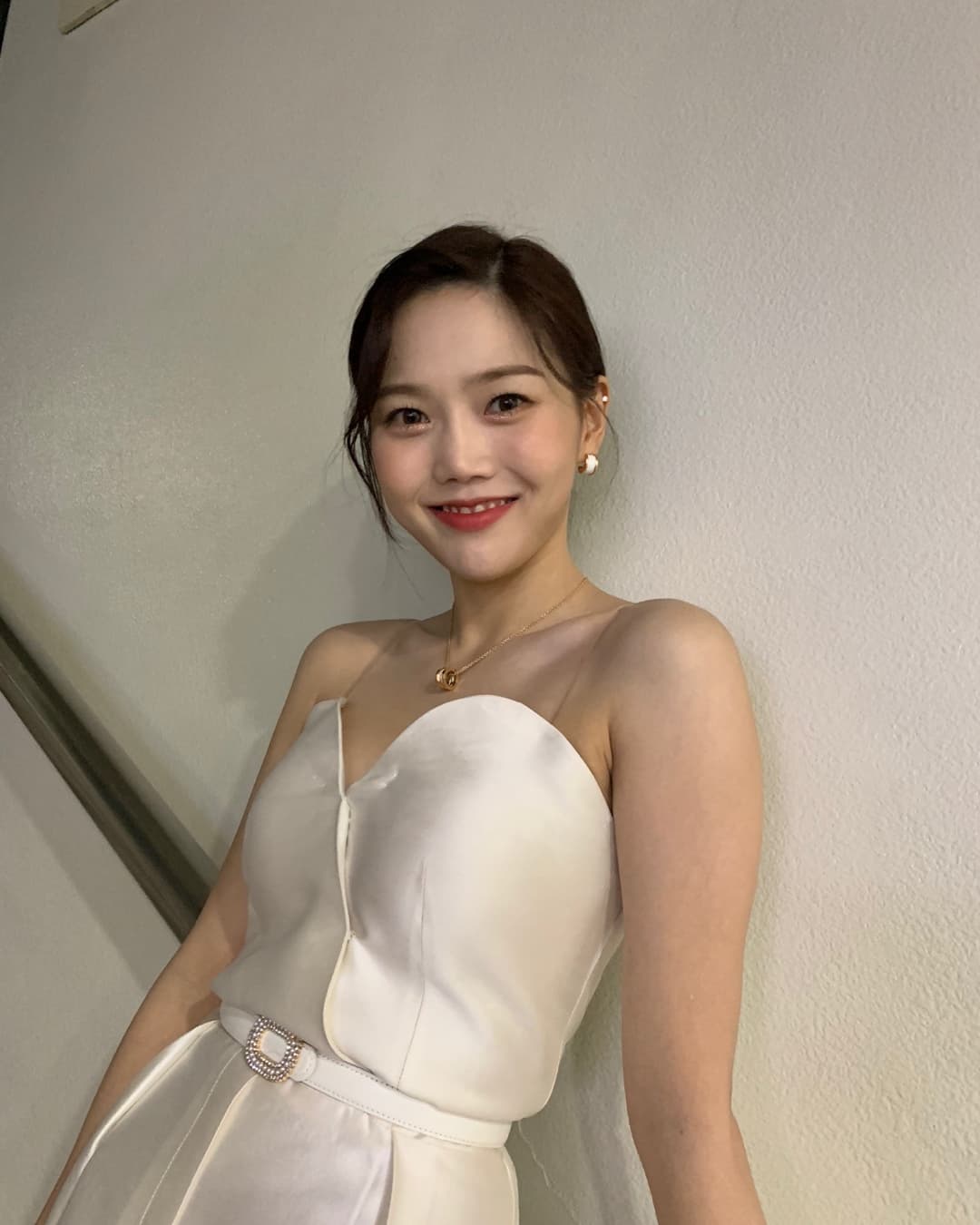  오마이걸 효정 화이트 드레스 인스타그램 셀카 사진