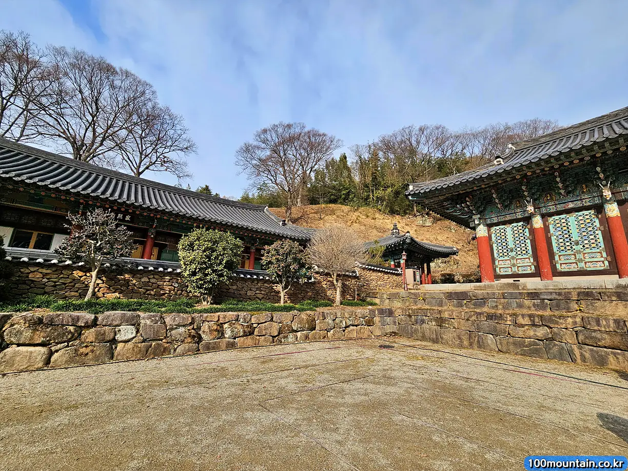 적묵당 원통전 대웅전