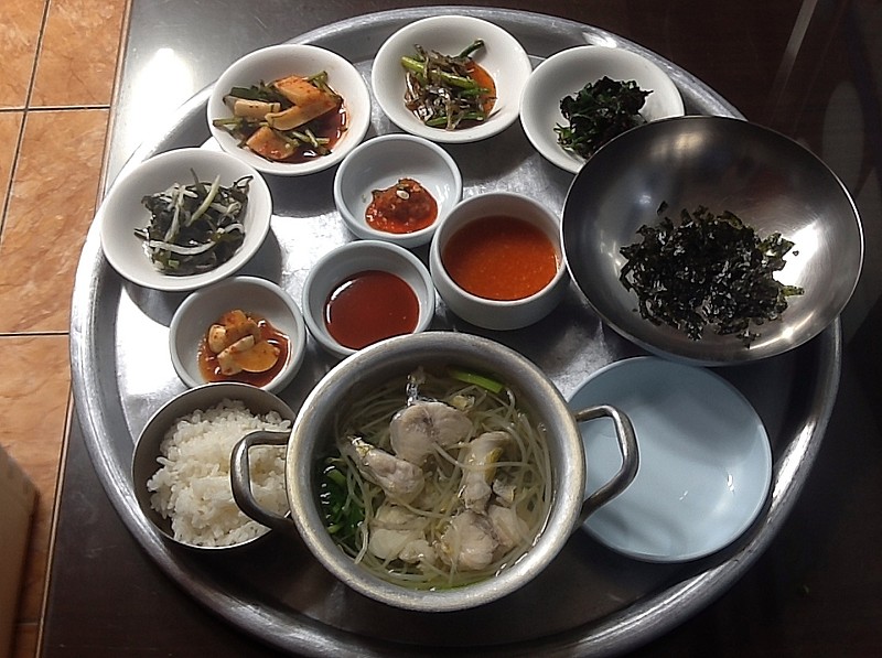  웅숭깊은 속풀이 맑은국, 복국(Puffer Soup)