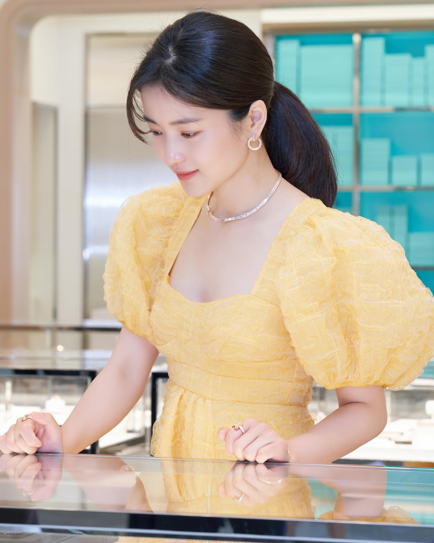  배우 김태리 서울 더 현대 부띠끄 오픈 드레스 사진 모음