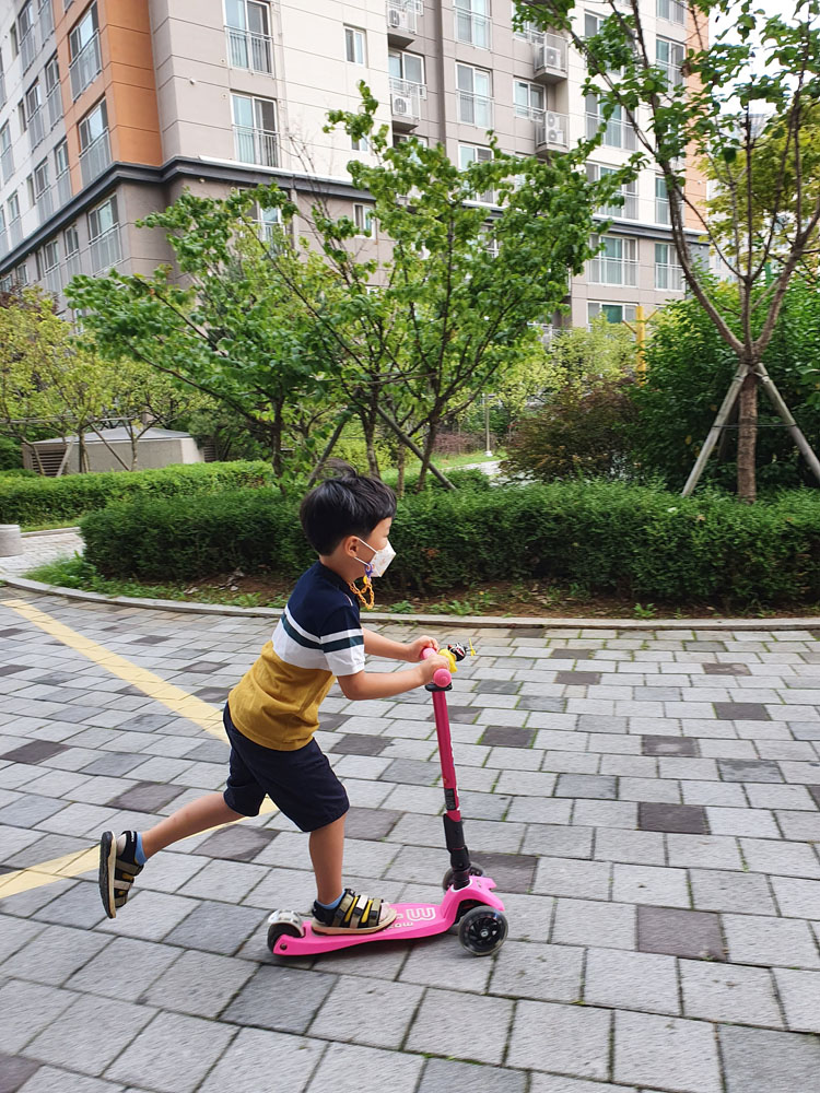 매장구매&6개월사용 리뷰(feat.교통사고ㅠㅠ) 마이크로킥보드 맥시T 폴더블 디럭스 쇼킹핑크 8