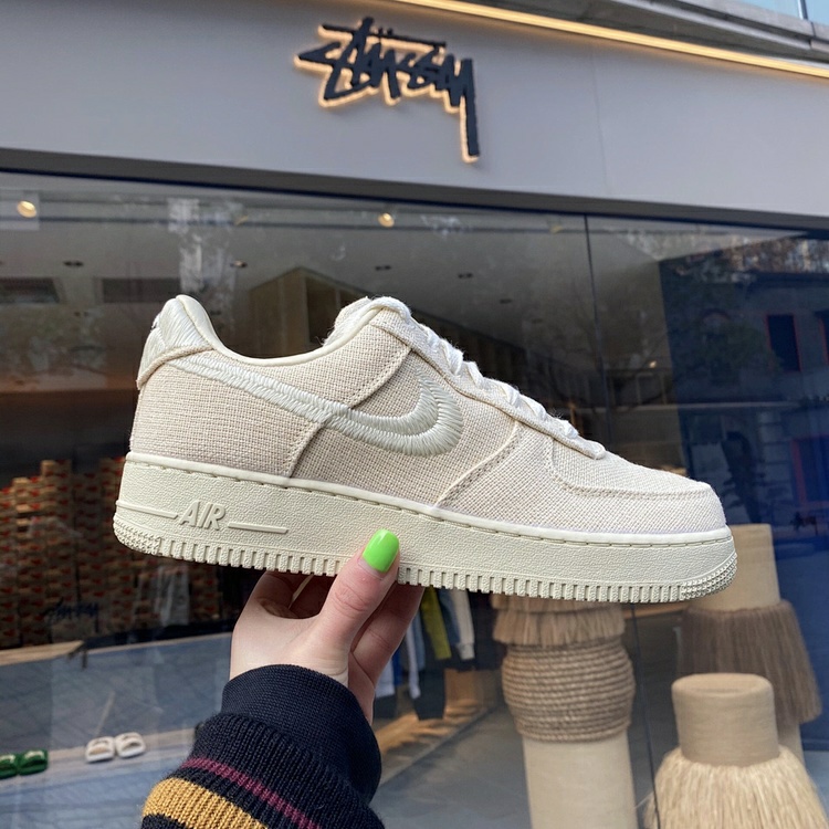  [NIKE x STUSSY] SP 나이키 X 스투시 에어포스1 로우 포실 스톤 FOSSIL STONE CZ9084-200