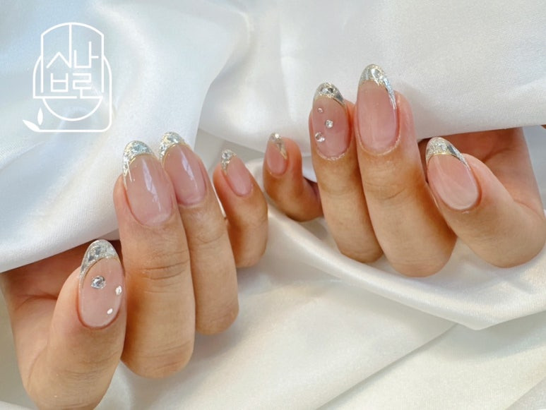 반하는 네일 이미지