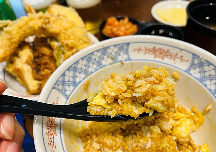 비빈 밥 떠보기
