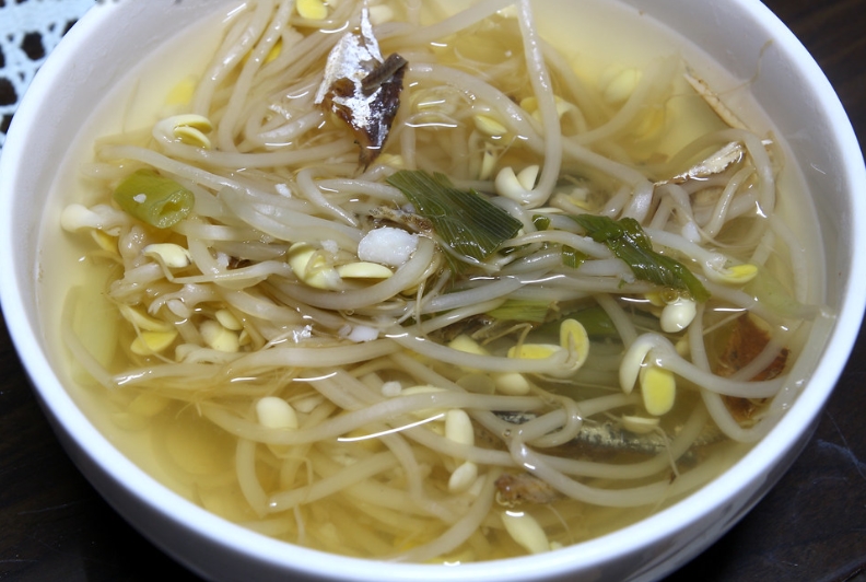  집에서 맛있는 콩나물국 끓이는법 단계별 가이드