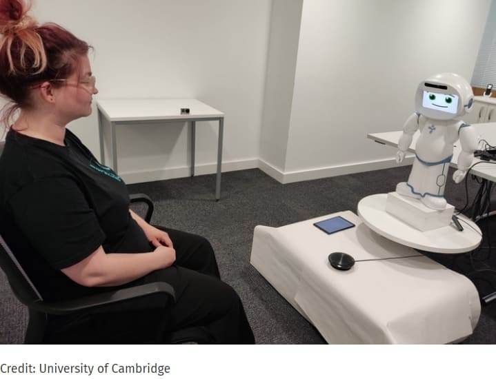 로봇&#44; 정신적인 행복 증진시켜줘 Robots can help improve mental wellbeing at work – as long as they look right