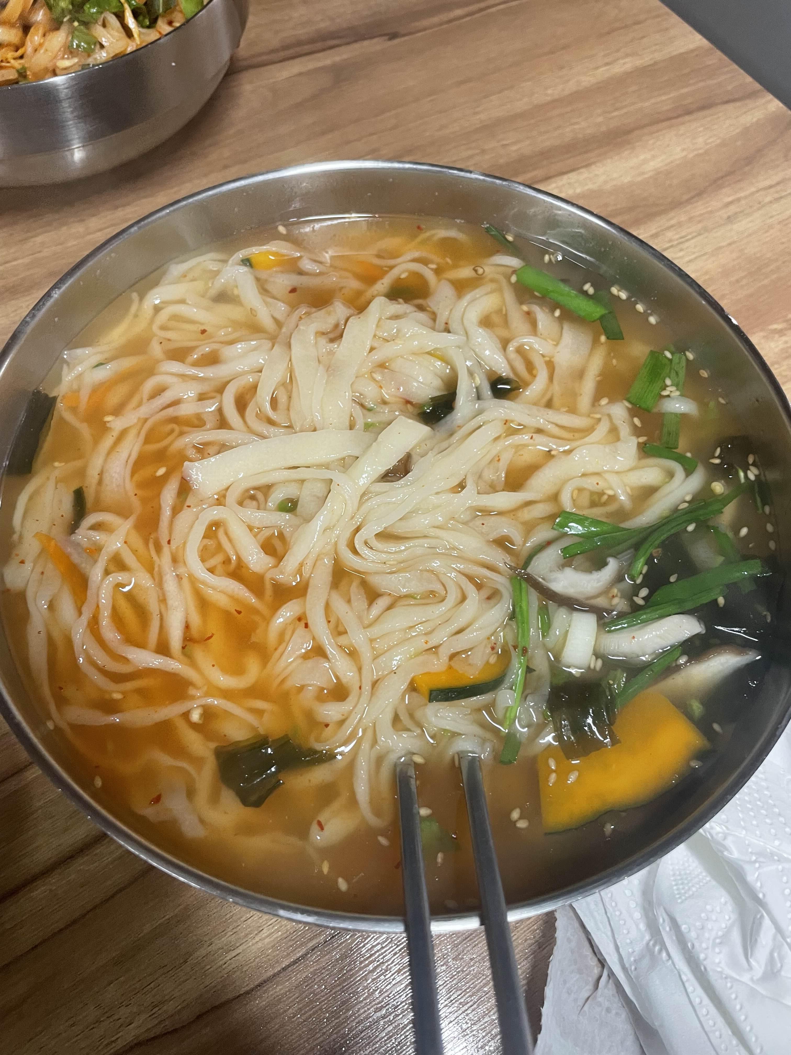  대동할매국수 옆 칼국수 찐맛집 "서울분식" 부산화명동 주변 맛집!