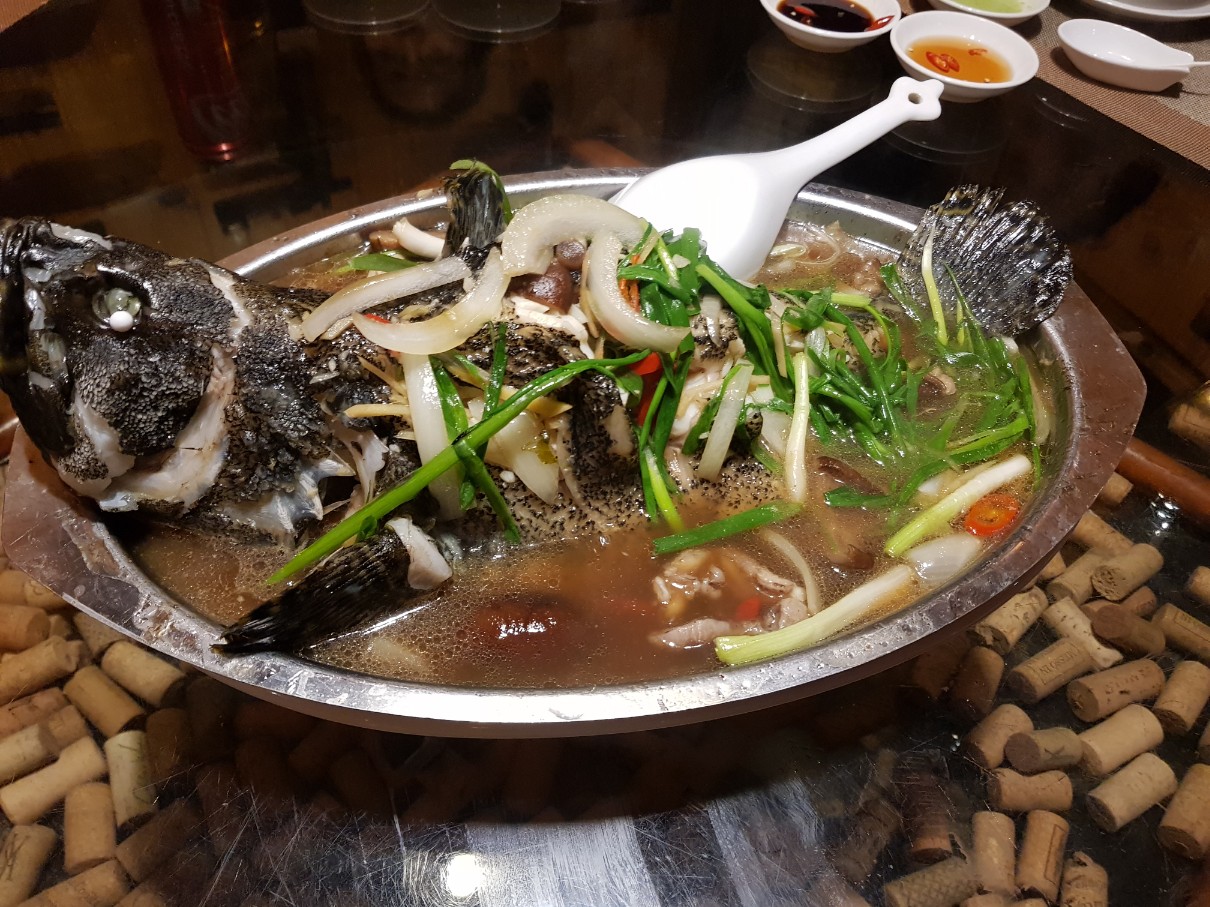 동나이 비엔호아 로컬 해산물 전문점 Kaiserin - 다금바리 찜(CA BONG MU)