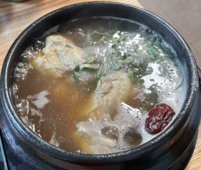 용산삼계탕의 삼계탕 모습