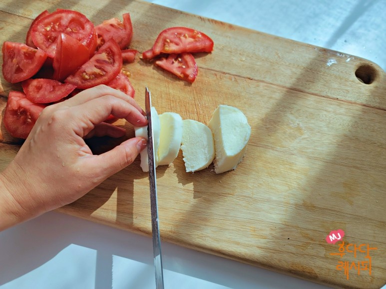 카프레제 샐러드 토마토카프레제 샐러드바질페스토 9