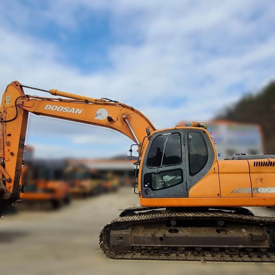  두산 DOOSAN  DX220LC 모델 2009년식 4800만원 판매합니다