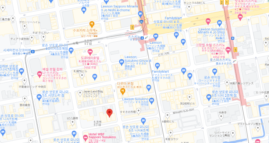 스스키노역에서 도보 5분.