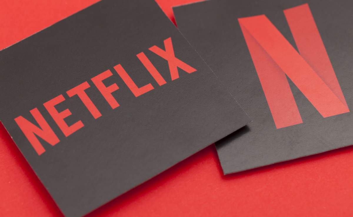  2021년 4월 21일 월스트리트(Wall Street) 헤드라인 뉴스, 넷플릭스 10.5% 하락, 다우존스 & 나스닥 시장 열기 하락, 조지 플로이드 평결, 아마존(AMZN) AR 포인트 앤 러닝 기술