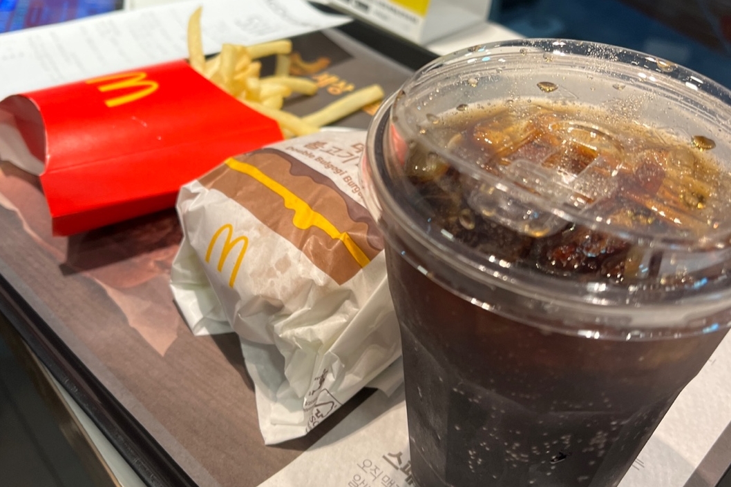  맥도날드 더블 불고기 버거 냠냠