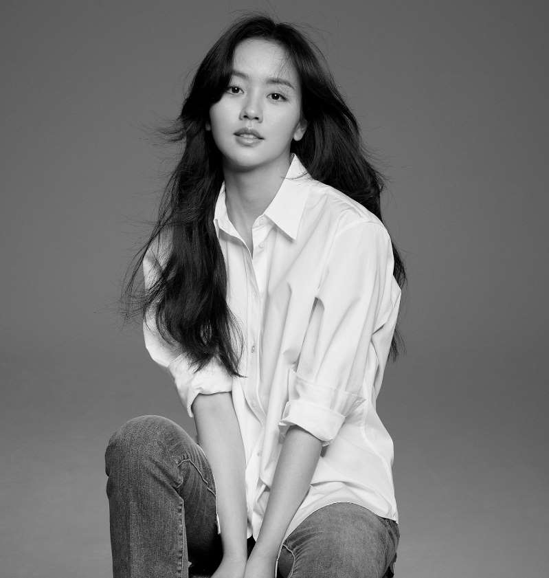  김소현 새 프로필 사진 공개 '소녀 벗고 여인 입다'