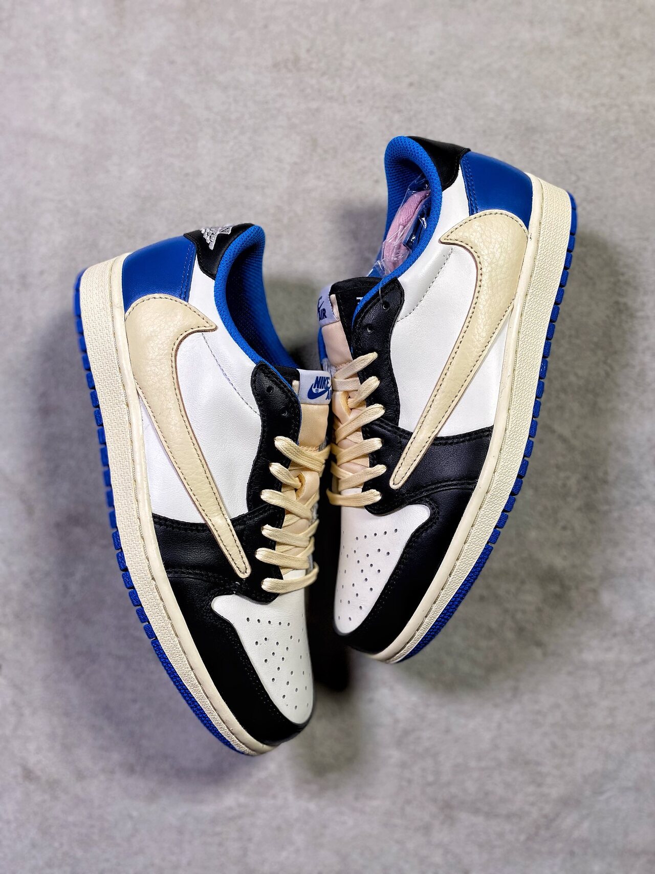  [NIKE x TRAVIS SCOTT x FRAGMENT] K 나이키 X 트래비스스캇 X 프라그먼트 에어 조던1 로우 OG DM7866-140