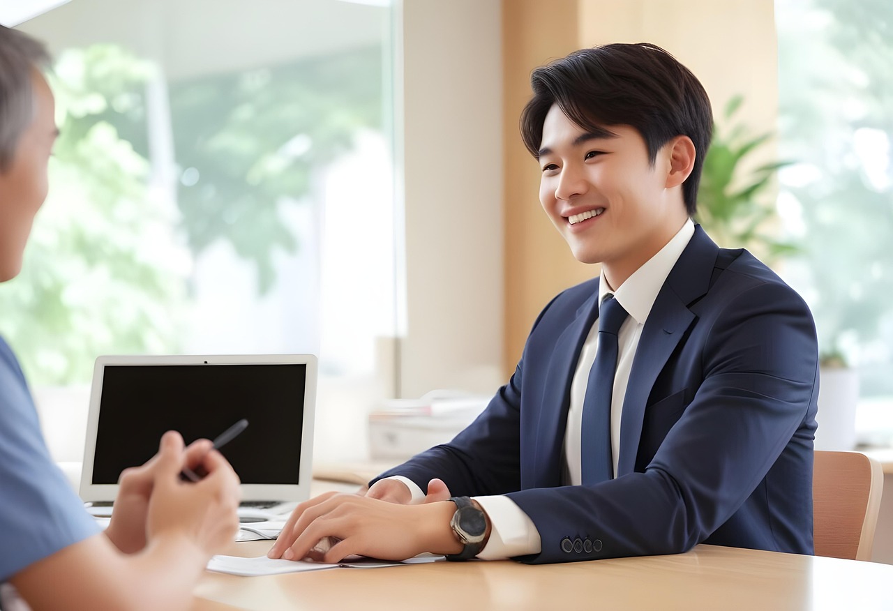 어르신과 상담하는 모습