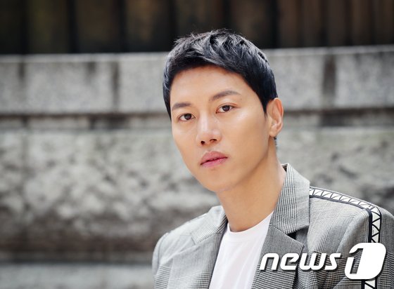 음문석 나이 키 학력 흑백사진 가수 몸무게 혈액형 데뷔 소속사 : 네이버 블로그