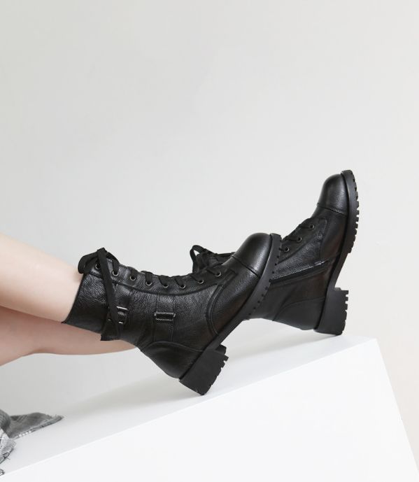 소가죽 안쪽지퍼오픈 앵클 투벨트 장식 4cm 앵클부츠