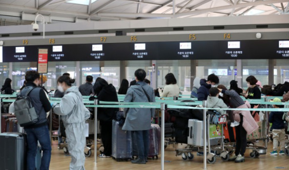 공항 대기 하는 사진