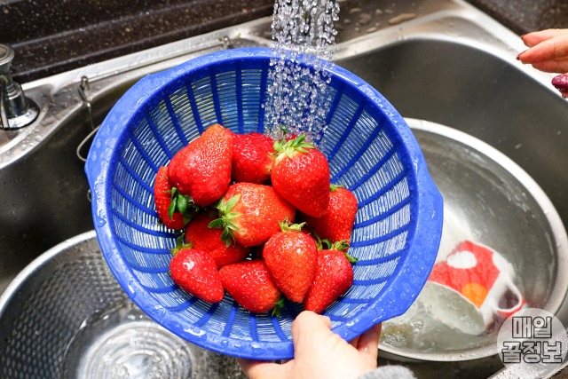딸기 씻는법, 맛있는 딸기 고르는법 5,딸기 효능 비타민c 하루권장량,팁줌 매일꿀정보