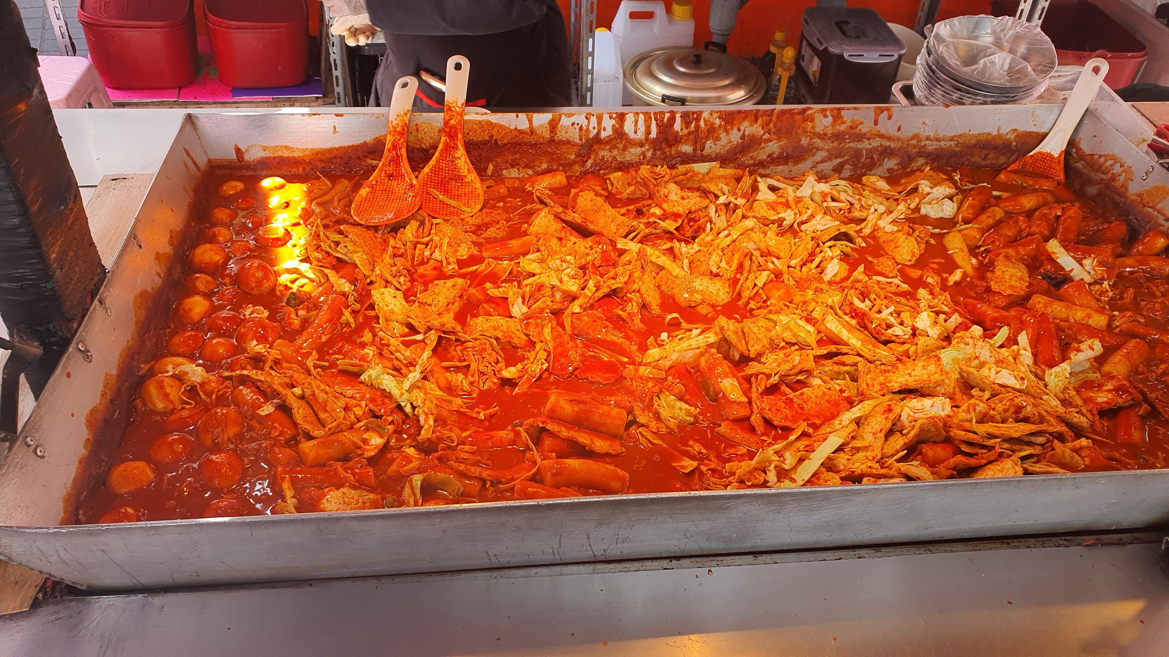 먹음직스러운 떡볶이(양배추 듬뿍)