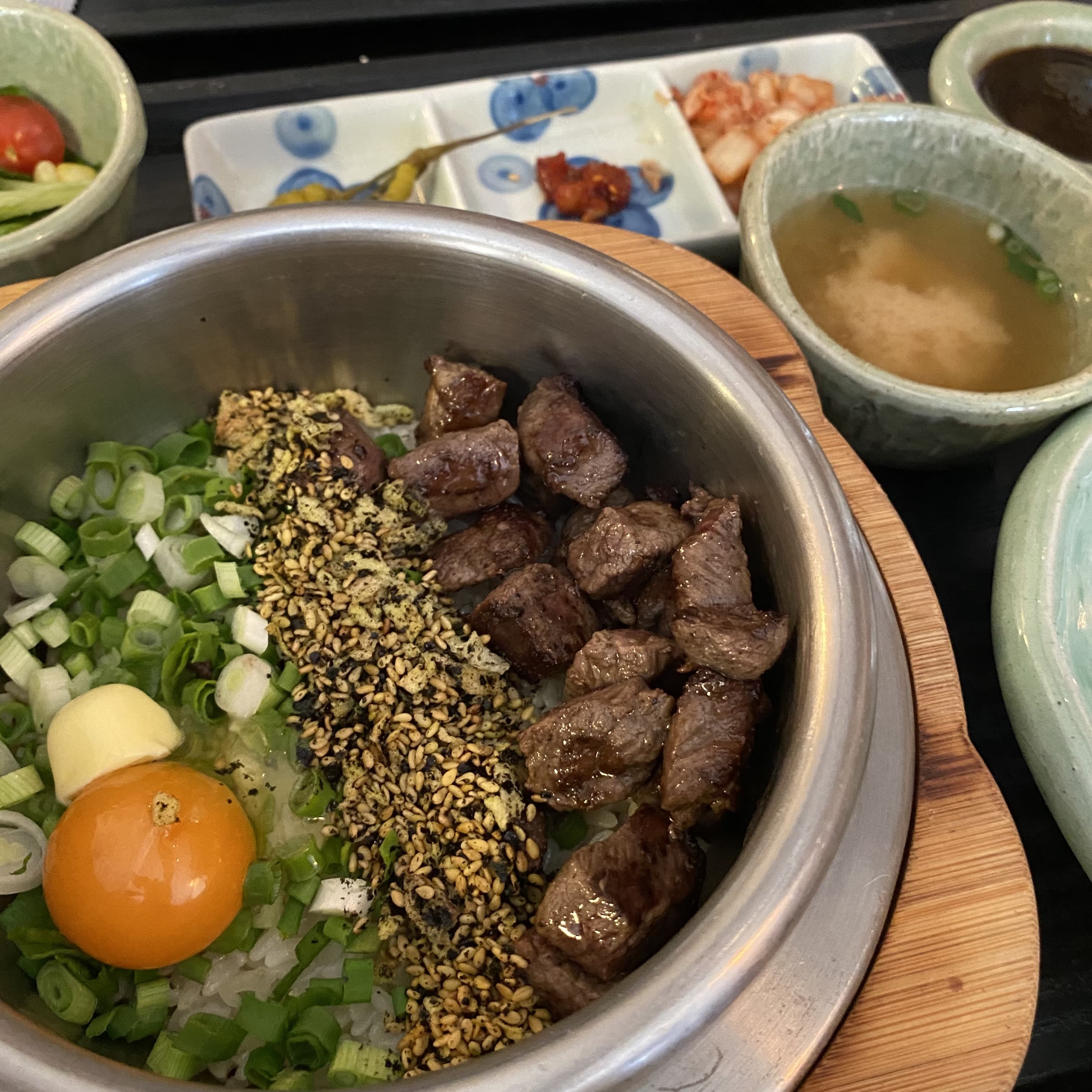 솔밭솥밥-스테이크솥밥