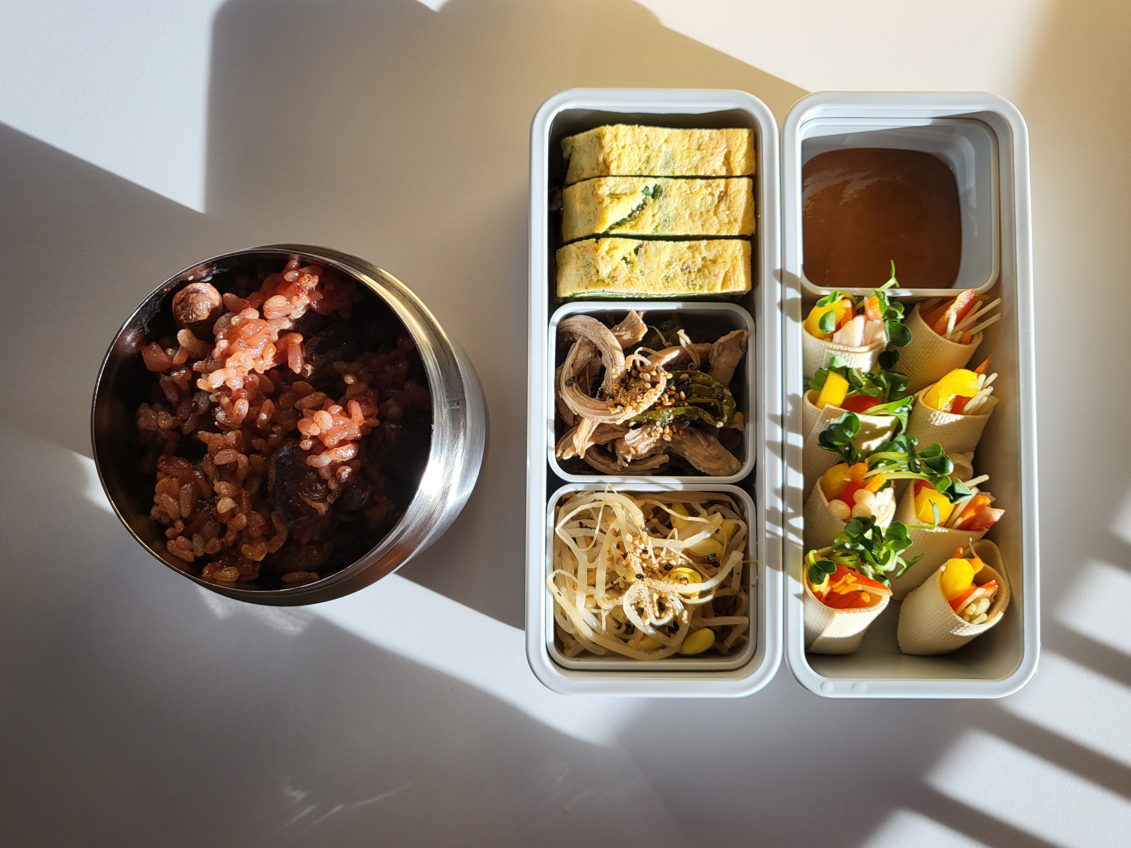  2022.08.27 남편 점심 도시락 메뉴 | 강낭콩밥, 감태달걀말이, 소고기장조림, 콩나물무침, 쌈무롤