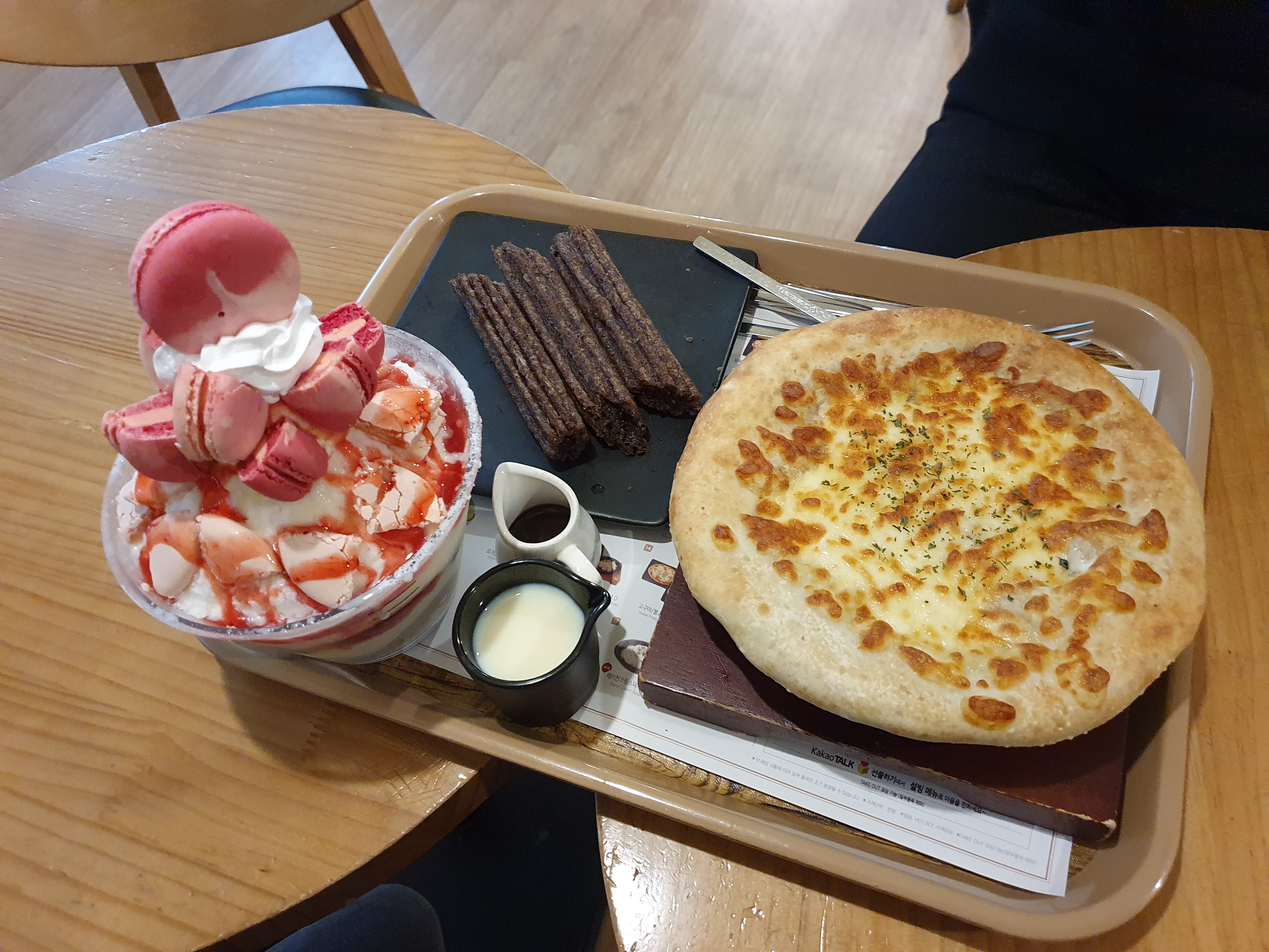  의정부 설빙 메뉴 추천: 딸기마카롱 설빙과 치즈떡볶이피자 초코 츄러스까지 !