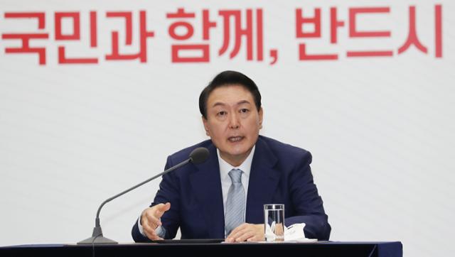  6·1 지방선거 윤 대통령, 지방선거 승리에 "경제 살리고 민생 챙기라는 국민의 뜻" 첫째도 경제, 둘째도 경제, 셋째도 경제라는 자세로 민생안정에 모든 힘을 쏟겠다