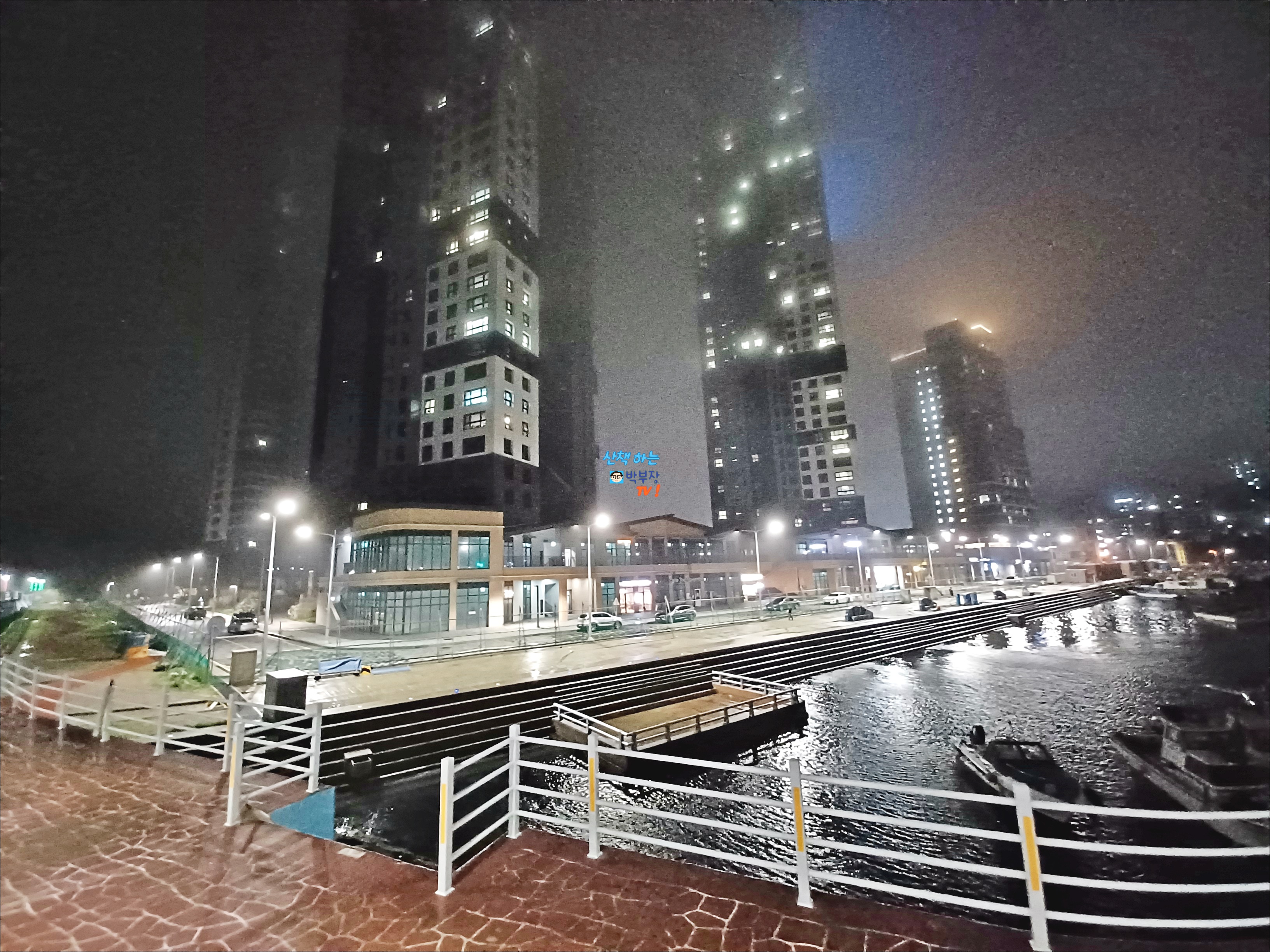 부산오션시티푸르지오 상가 앞쪽 잠시 바다구경