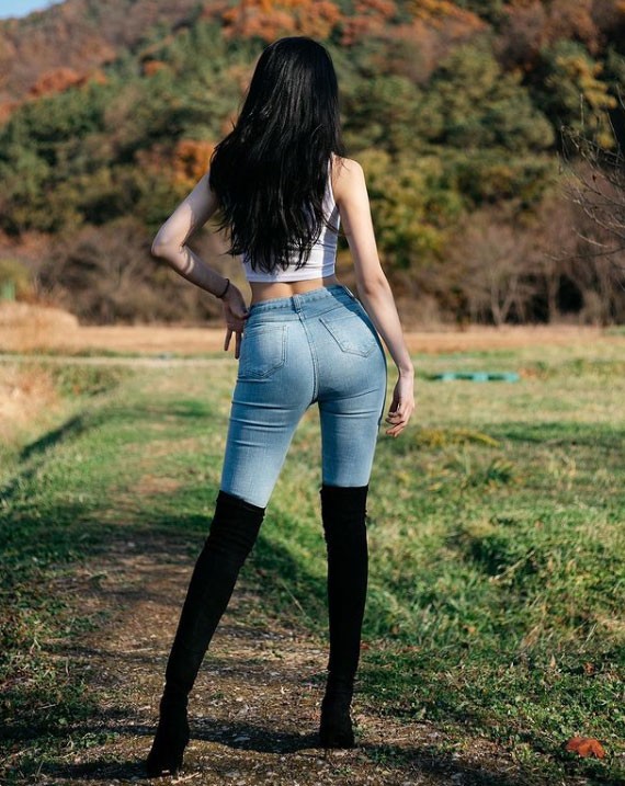  백만불짜리 뒤태, 모델 '이보라' 프로필