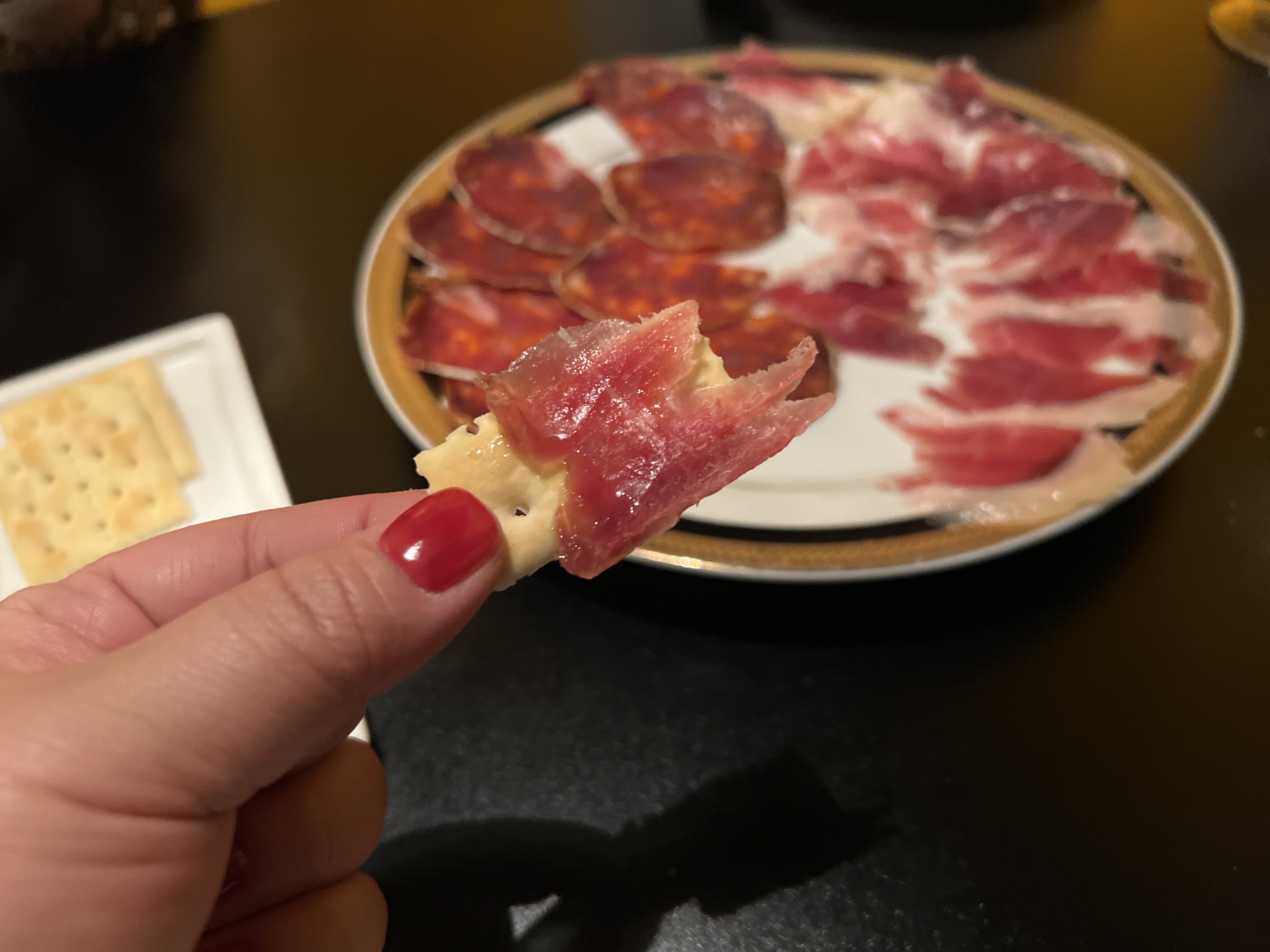 레스토랑 Jamon Iberico와 Chorizo ​​Cod