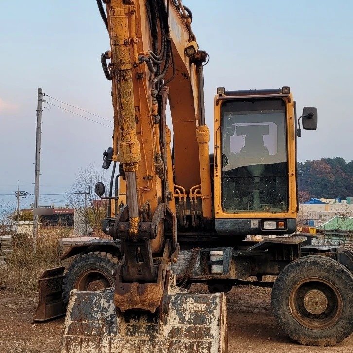  현대 R140W 2013년식 4700만원 판매합니다.