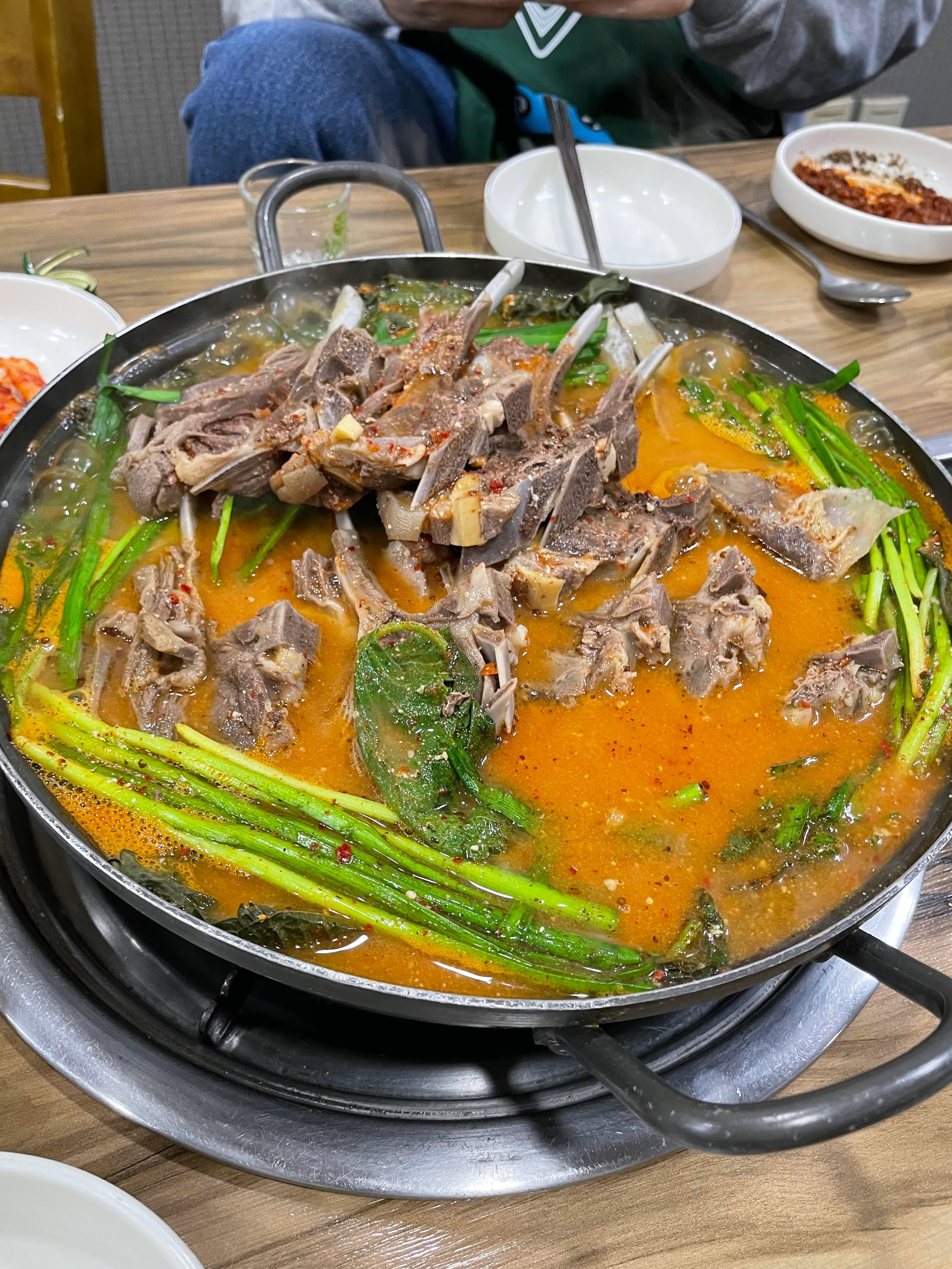 Blackgoat-goat-wang-wangsimni-seoul-restaurant-흑염소-왕십리